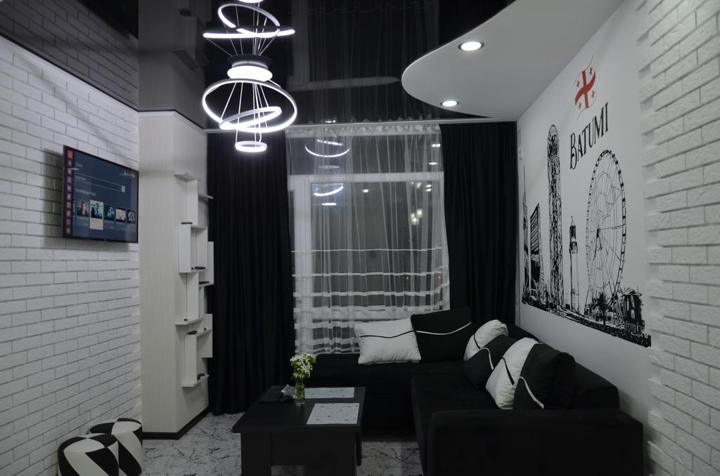 Studio "Black - White" Batumi Bagian luar foto