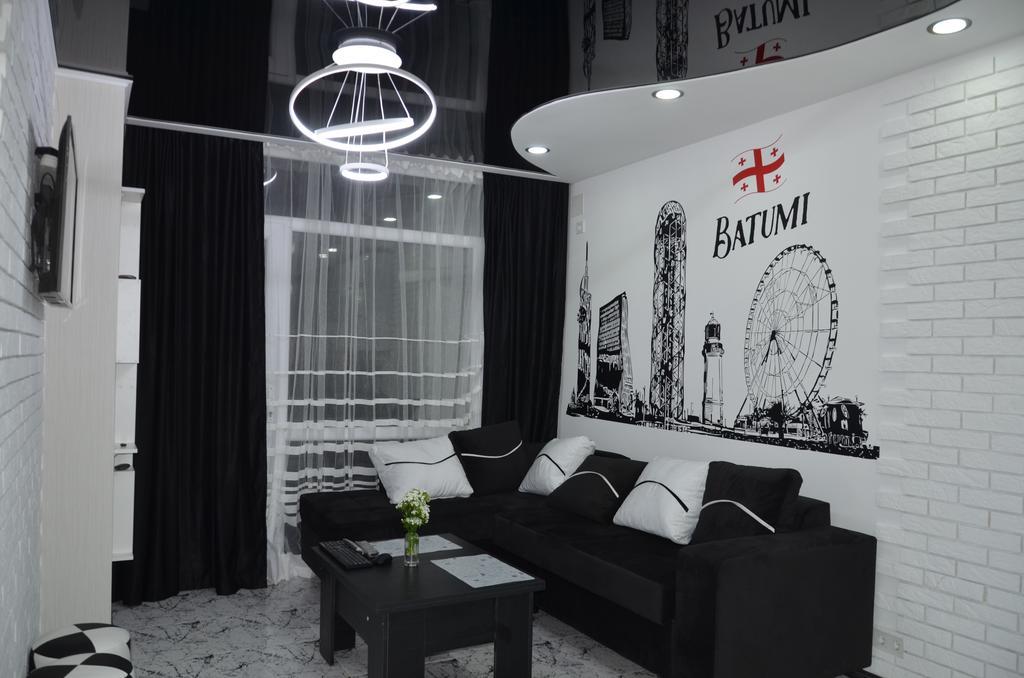 Studio "Black - White" Batumi Bagian luar foto