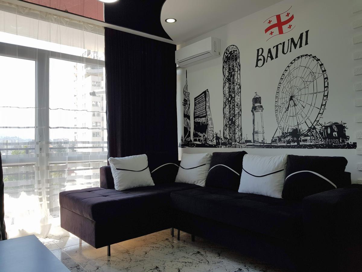 Studio "Black - White" Batumi Bagian luar foto